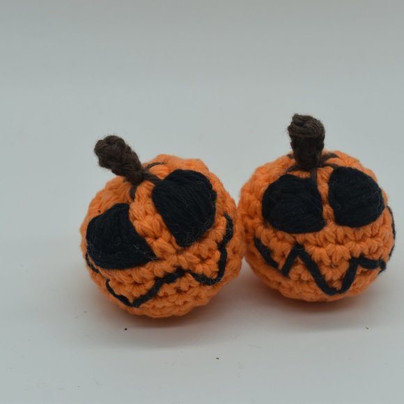 Handcrafted Crochet Catnip Jack O lantern Pumpkins Cat Toys Set of Two - Picture 4 of 4